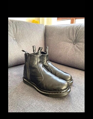 Dr. Martens bot