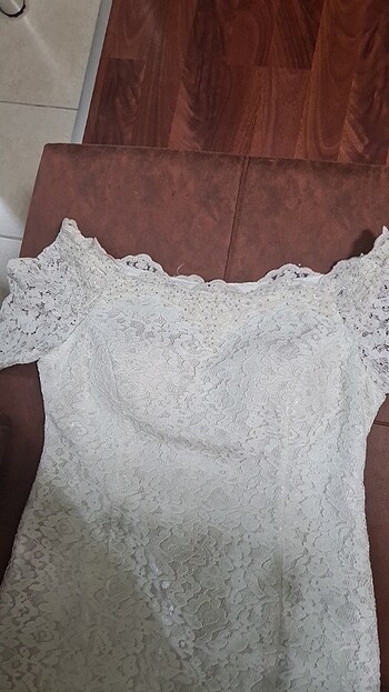 Beyaz elbise küpür dantel