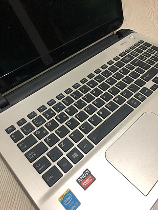 TOSHIBA LAPTOP