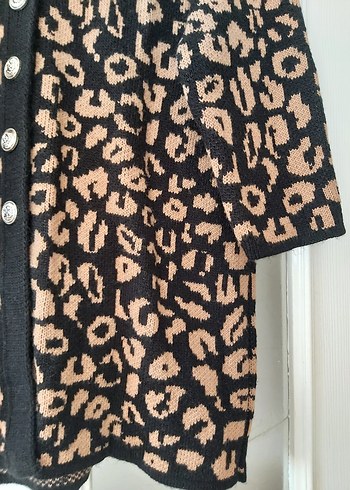 Düğmeli Leopar Desenli Kadın Hırka - Görsel 4