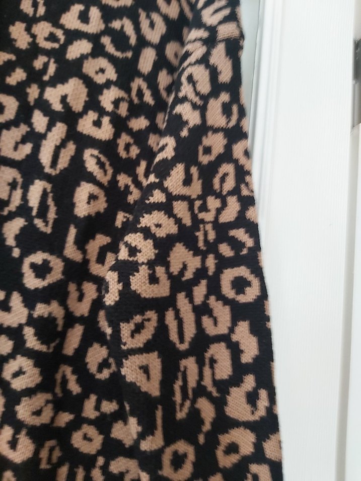 Düğmeli Leopar Desenli Kadın Hırka - Görsel 3