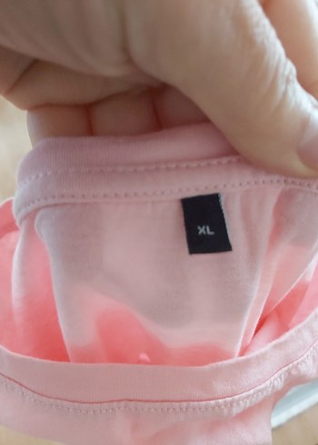 Pembe Çiçek Desenli  Tişörtü - Görsel 3