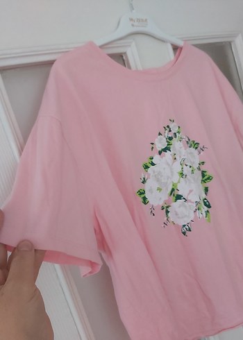 Pembe Çiçek Desenli  Tişörtü - Görsel 5