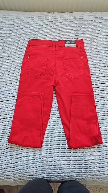 9 Yaş Beden 9-10 yaş kırmızı pantalon