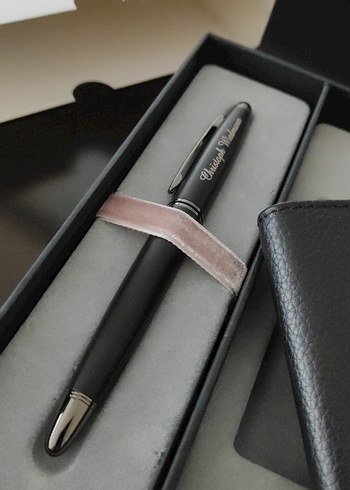 Scrikss Siyah Dolma Kalem ve Cüzdan Seti
sıfır orijinal kutusund - Görsel 5