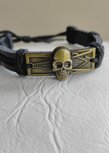 Altın Renkli Kafatası Detaylı Erkek Deri Bileklik - Görsel 2