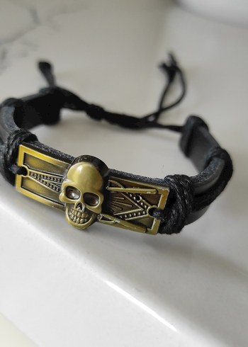 Altın Renkli Kafatası Detaylı Erkek Deri Bileklik - Görsel 5