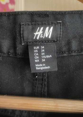 H&M 34 bedenErkek Siyah Denim Midi Şort
sıfır gibi simsiyah - Görsel 2
