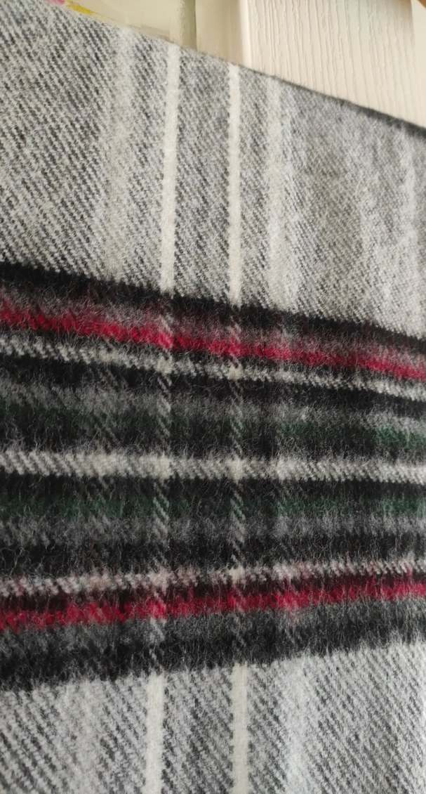 Siyah Beyaz Gri Yeşil Kırmızı Yün Erkek Kaşkol Sıfır Gibi Temiz - Görsel 3