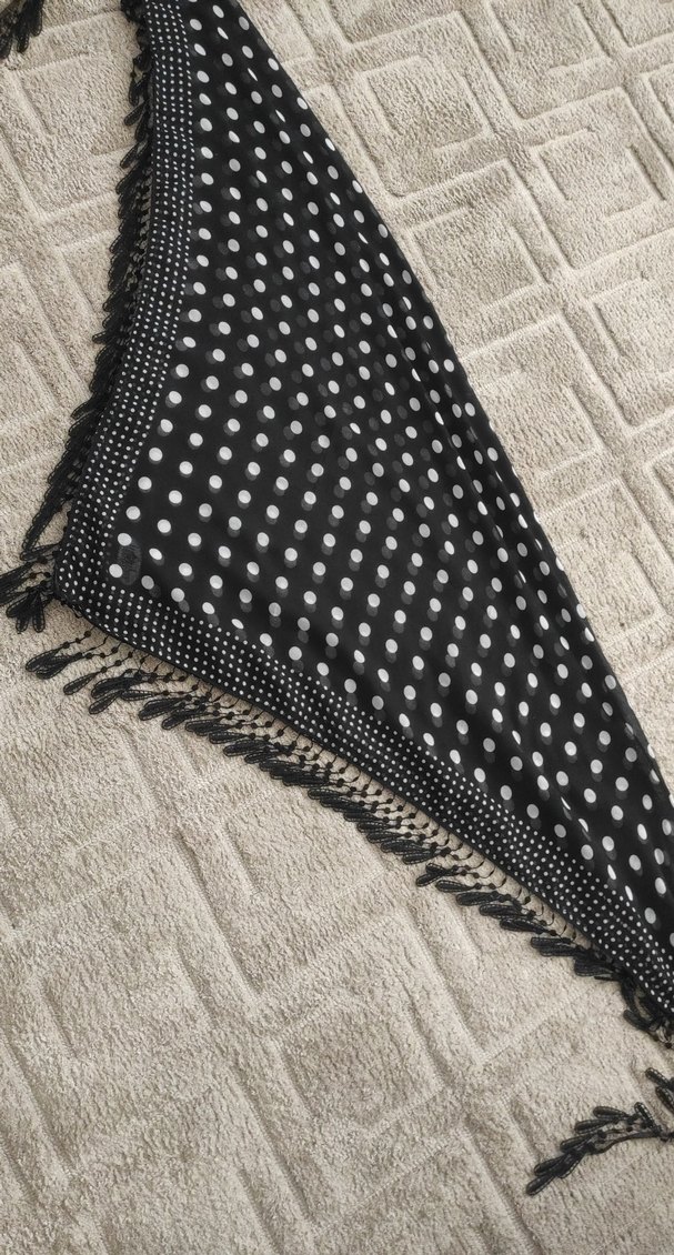 Siyah Beyaz Puantiyeli Fırfırlı Şifon Kumaş Bohem Fular - Görsel 5