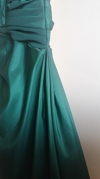 38 Beden yeşil Renk Mezuniyet elbisesi Gece elbisesi 38 beden Ilmıo marka tafta kuma