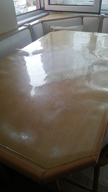 Mutfak masa şeffaf örtü temiz kullanıldı yırtık delik yok
