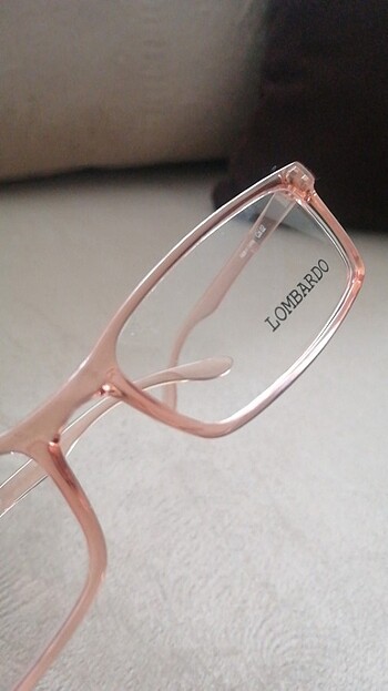 Gözlük çerçevesi Sıfır ürün lambardo marka kusursuz