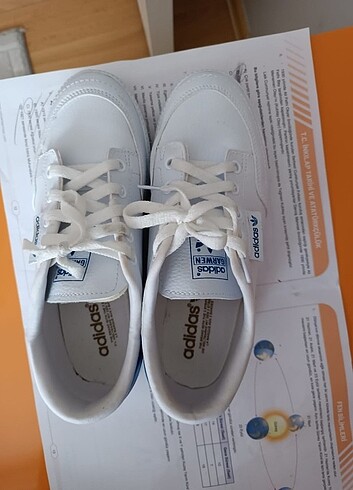 37 Beden beyaz Renk Adidas Sneaker 