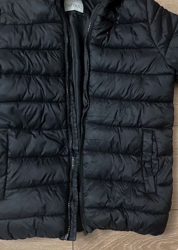 Erkek Çocuk Siyah Kapüşonlu Fermuarlı Mont - Görsel 2