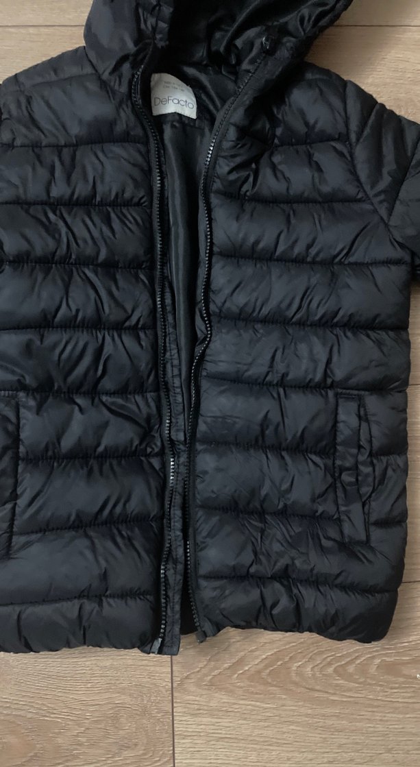 Erkek Çocuk Siyah Kapüşonlu Fermuarlı Mont - Görsel 2