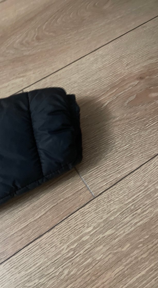 Erkek Çocuk Siyah Kapüşonlu Fermuarlı Mont - Görsel 4