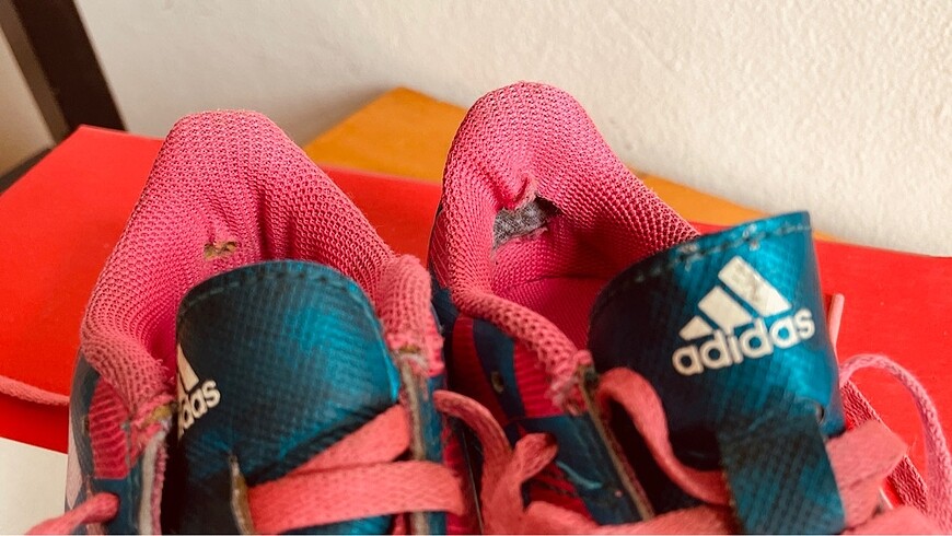Adidas Adidas halısaha 28 numara ( hediyeli)