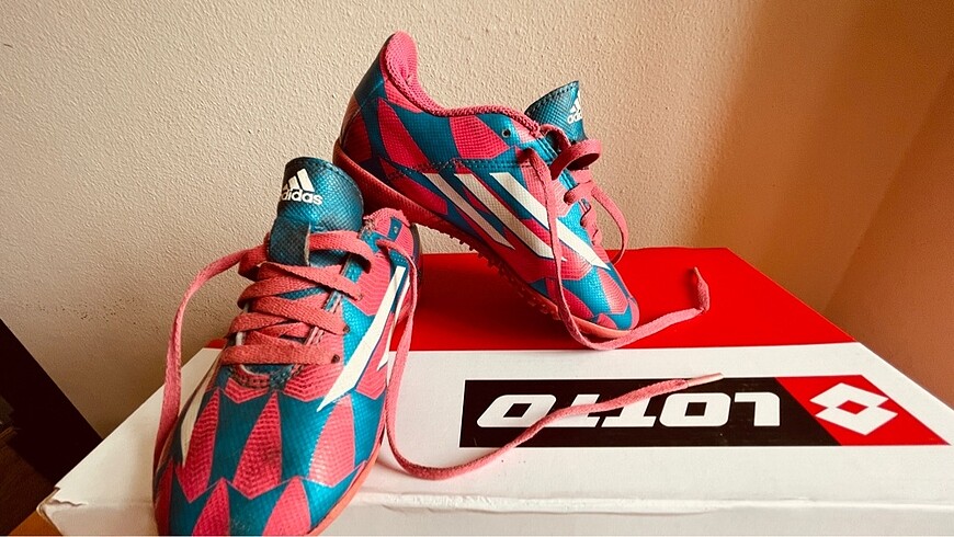 28 Beden Adidas halısaha 28 numara ( hediyeli)