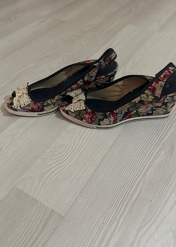 Dolgu Topuklu Kadın Ayakkabı