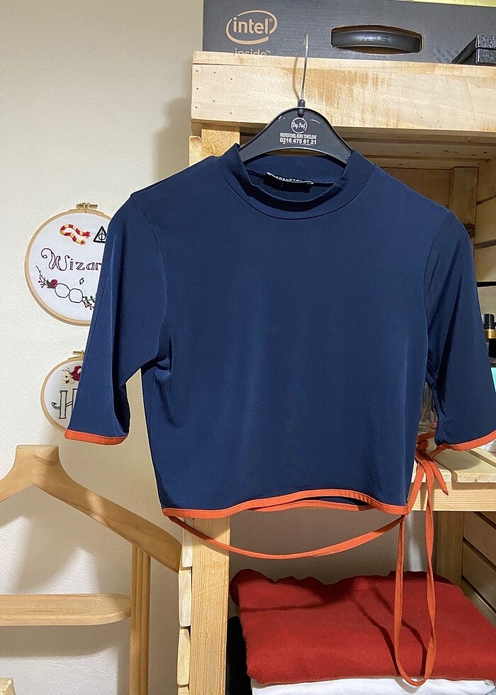TRENDYOLMİLLA LACİVERT CROP esnek bluz - Görsel 2