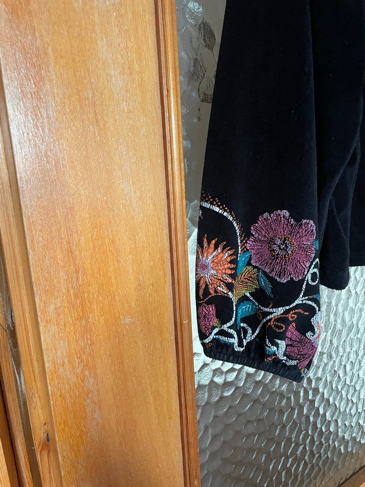 Nakışlı Uzun Kollu kadife kumaş Siyah Kadın Bluz - Görsel 2