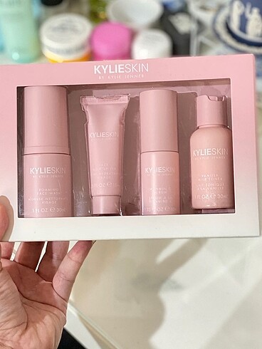 Kyle Skin Set Kylie Cosmetic