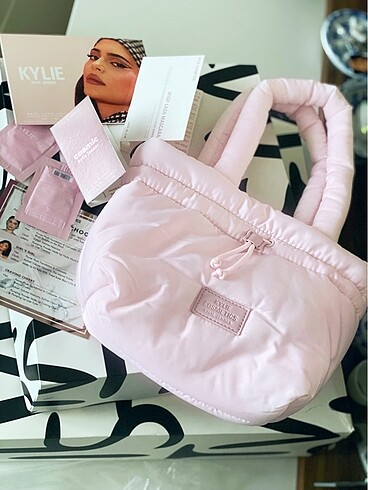 Kyle Cosmetics Çanta Set Kylie Jenner
