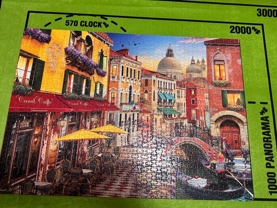 1500 Parça Panorama Puzzle - Renkli Şehir Manzarası - Görsel 2