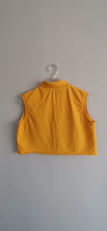 Bershka Bershka Sarı Polo yaka crop bluz