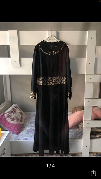 Siyah leoparlı elbise
