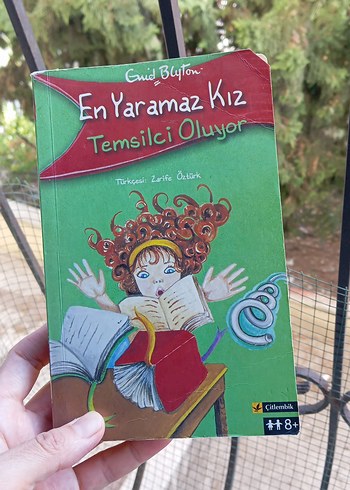 En Yaramaz Kız: Temsilci Oluyor - Çocuk Kitabı