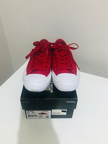 Kırmızı convers