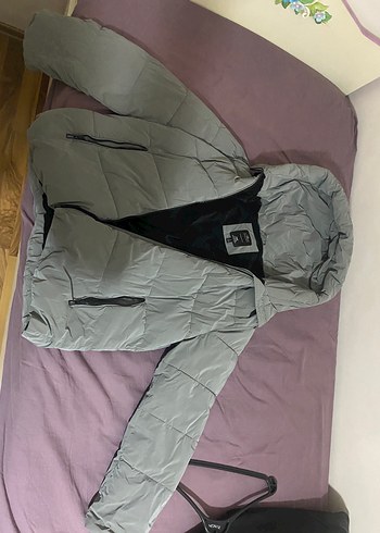 Gri Kapüşonlu Kadın Mont