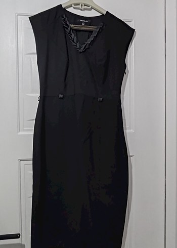 Siyah V Yakalı Kemerli Uzun Elbise - Görsel 2