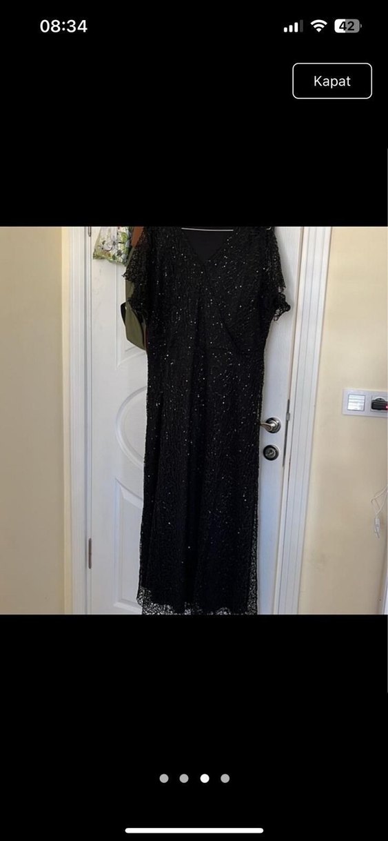 Uzun Siyah V Yaka Boncuk İşlemeli Elbise - Görsel 2