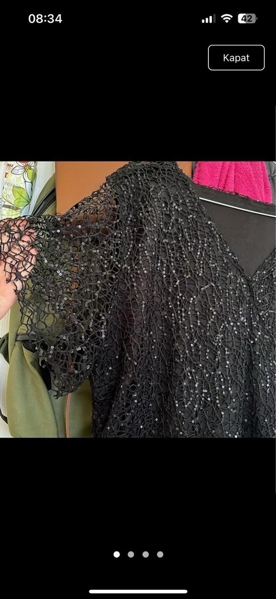 Uzun Siyah V Yaka Boncuk İşlemeli Elbise - Görsel 3