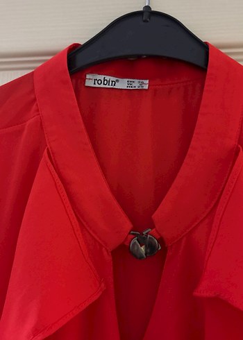 Kırmızı Fırfırlı V Yakalı Kolsuz Bluz - Görsel 2