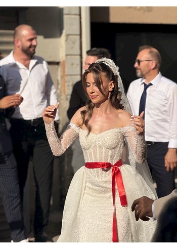 Dantel Detaylı Uzun Kollu Straplez Gelinlik - Görsel 5