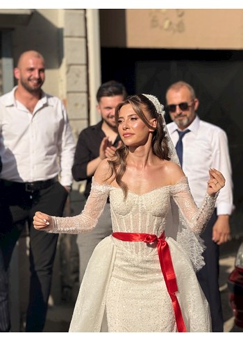 Dantel Detaylı Uzun Kollu Straplez Gelinlik - Görsel 4