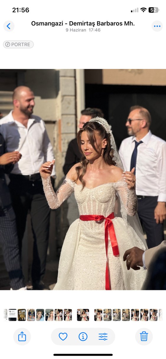 Dantel Detaylı Uzun Kollu Straplez Gelinlik - Görsel 5