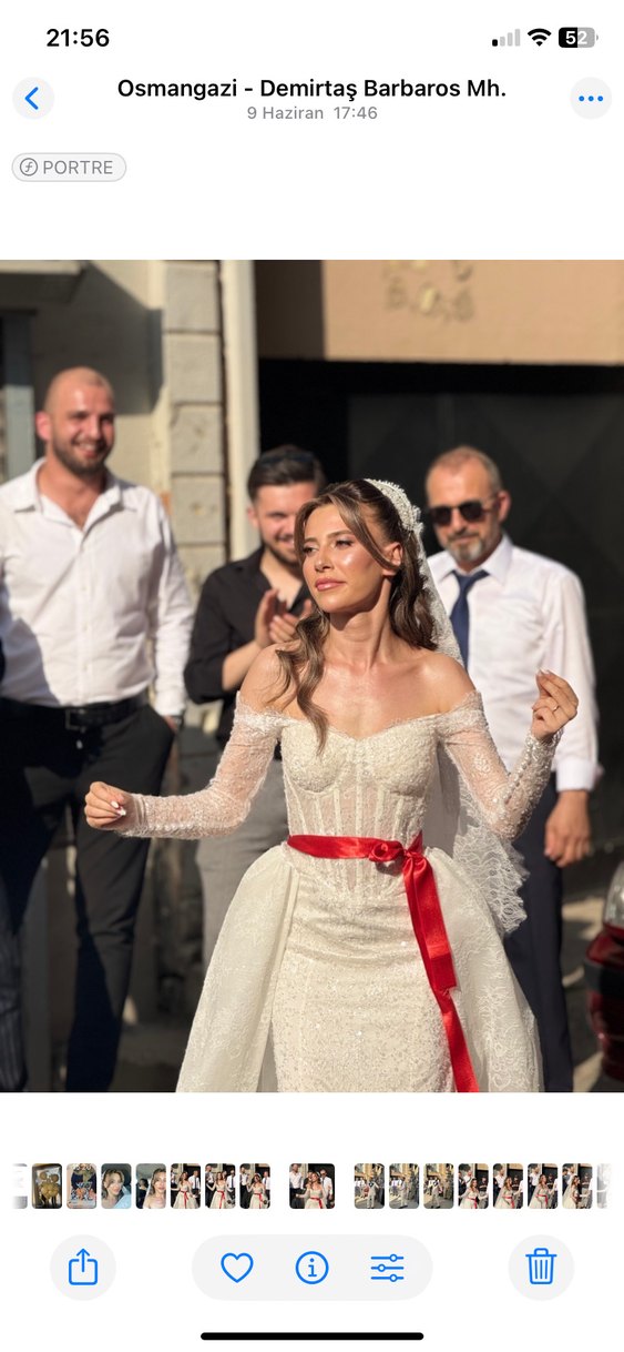 Dantel Detaylı Uzun Kollu Straplez Gelinlik - Görsel 4