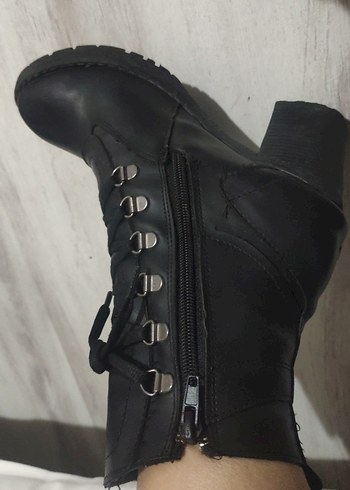 Siyah Bağcıklı Kadın Gotik Bot - Görsel 3