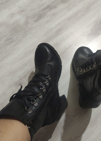 Siyah Bağcıklı Kadın Gotik Bot - Görsel 2