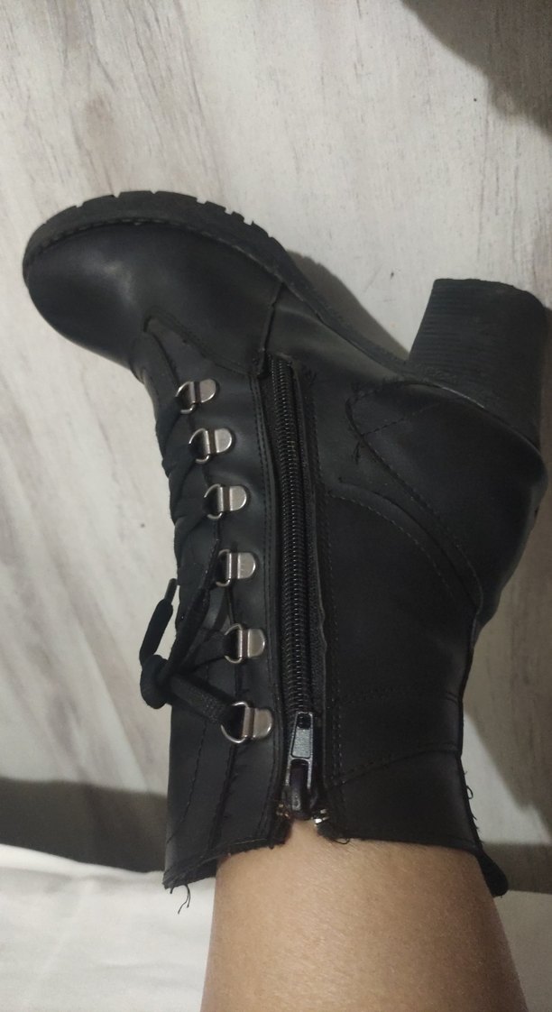 Siyah Bağcıklı Kadın Gotik Bot - Görsel 3