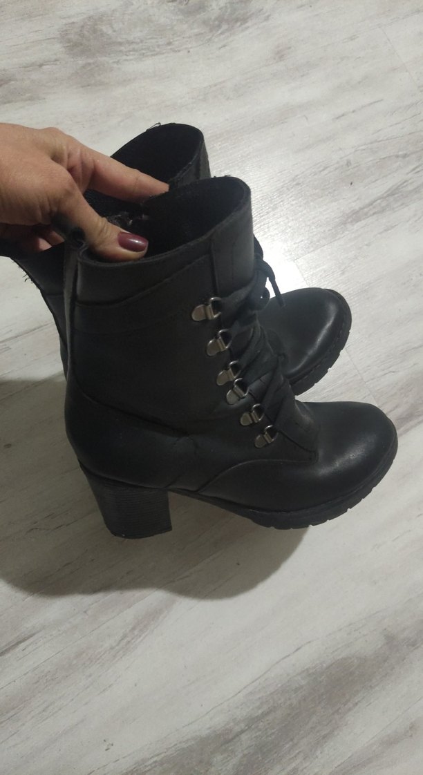 Siyah Bağcıklı Kadın Gotik Bot - Görsel 4