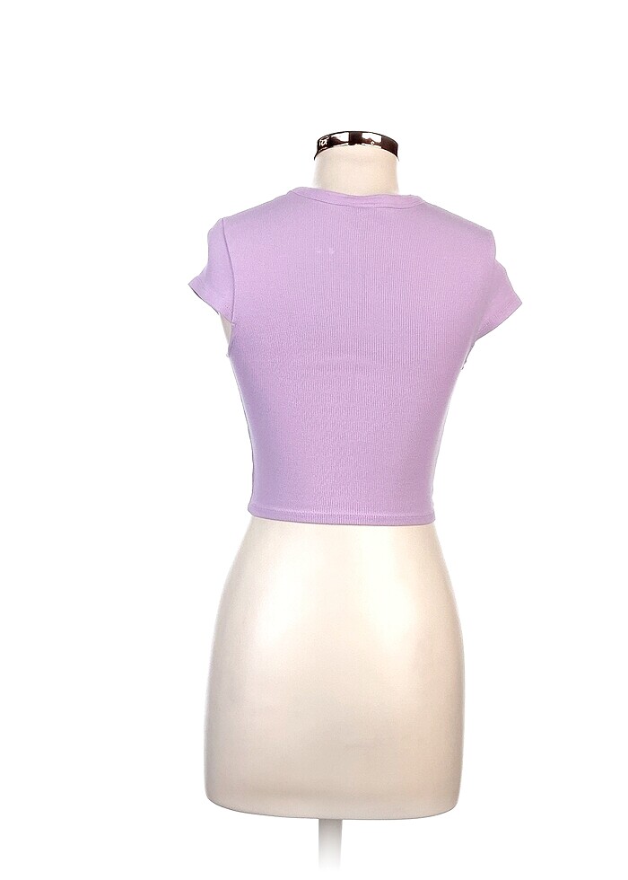 Bershka T-shirt %70 İndirimli. - Görsel 3