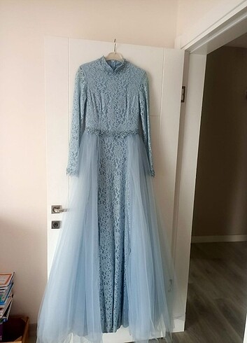 Mavi tül detaylı dantel abiye elbise 