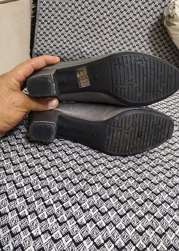 Gri Yılan Desenli Tokalı Kadın Topuklu Ayakkabı - Görsel 6