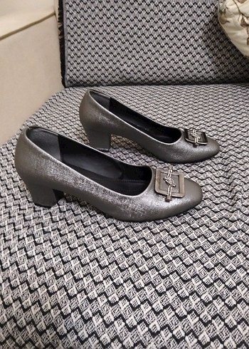 Gri Yılan Desenli Tokalı Kadın Topuklu Ayakkabı - Görsel 8